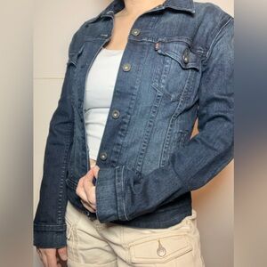 Levi’s Dark Wash Denim Trucker Jacket Women’s Medium
